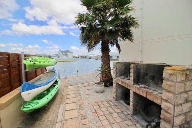 2 Bed Apartment in Marina Martinique photo number 13