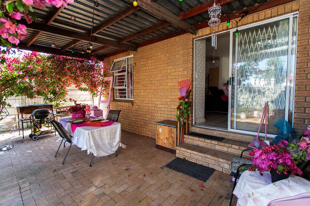3 Bed House in Protea Heights photo number 9