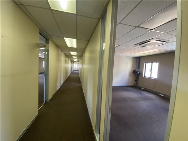 1111  m² Commercial space