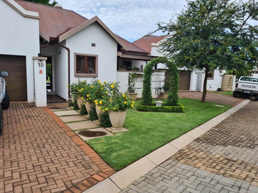 3 Bed Townhouse in Cullinan photo number 7