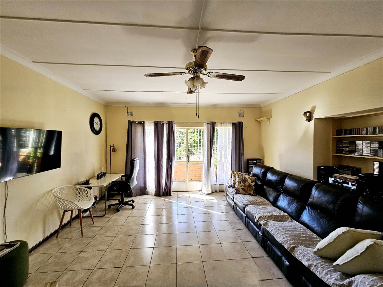 2 Bed Apartment in Louis Trichardt photo number 4