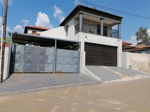 4 Bed House in Clayville