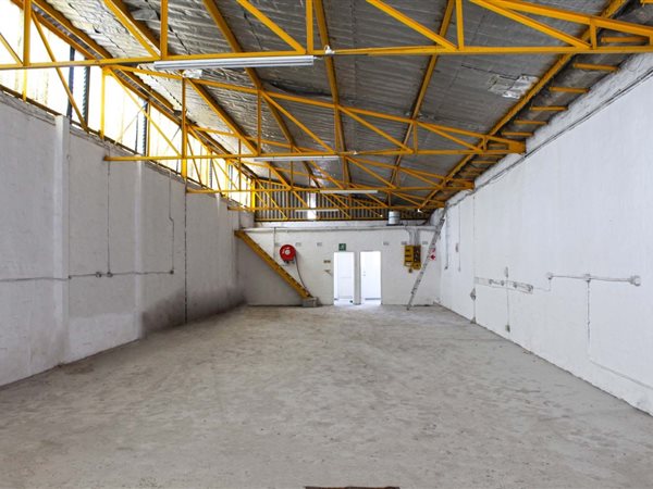 298  m² Industrial space