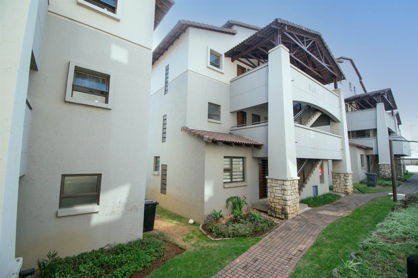 1 Bed Apartment in Sunninghill photo number 23