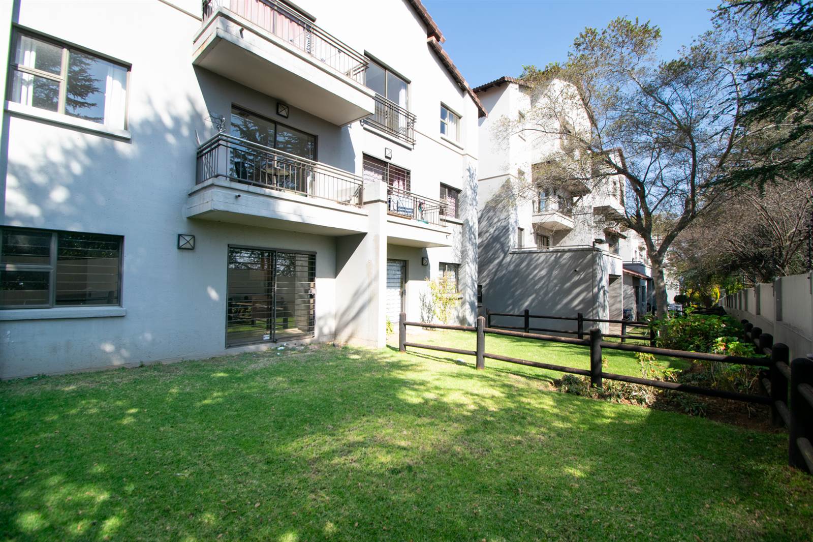1 Bed Apartment in Sunninghill photo number 17
