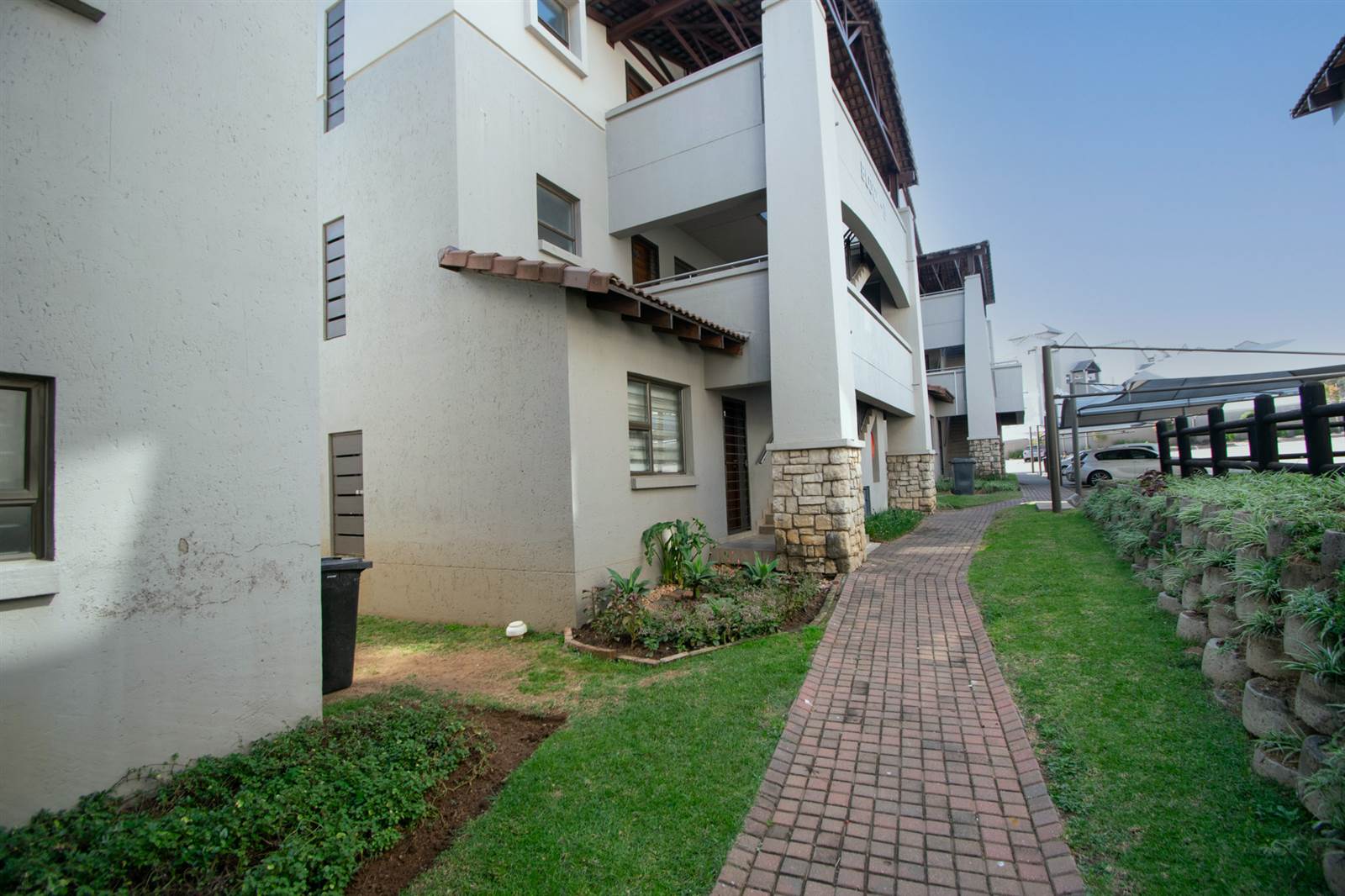 1 Bed Apartment in Sunninghill photo number 14