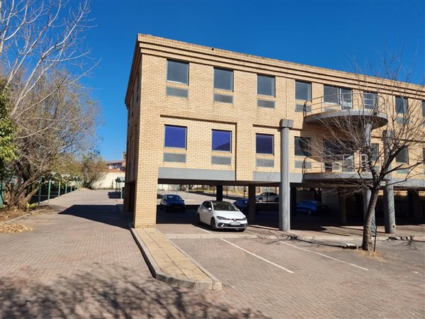 560  m² Commercial space