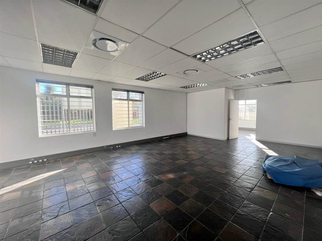 442  m² Commercial space in Constantia Kloof photo number 8