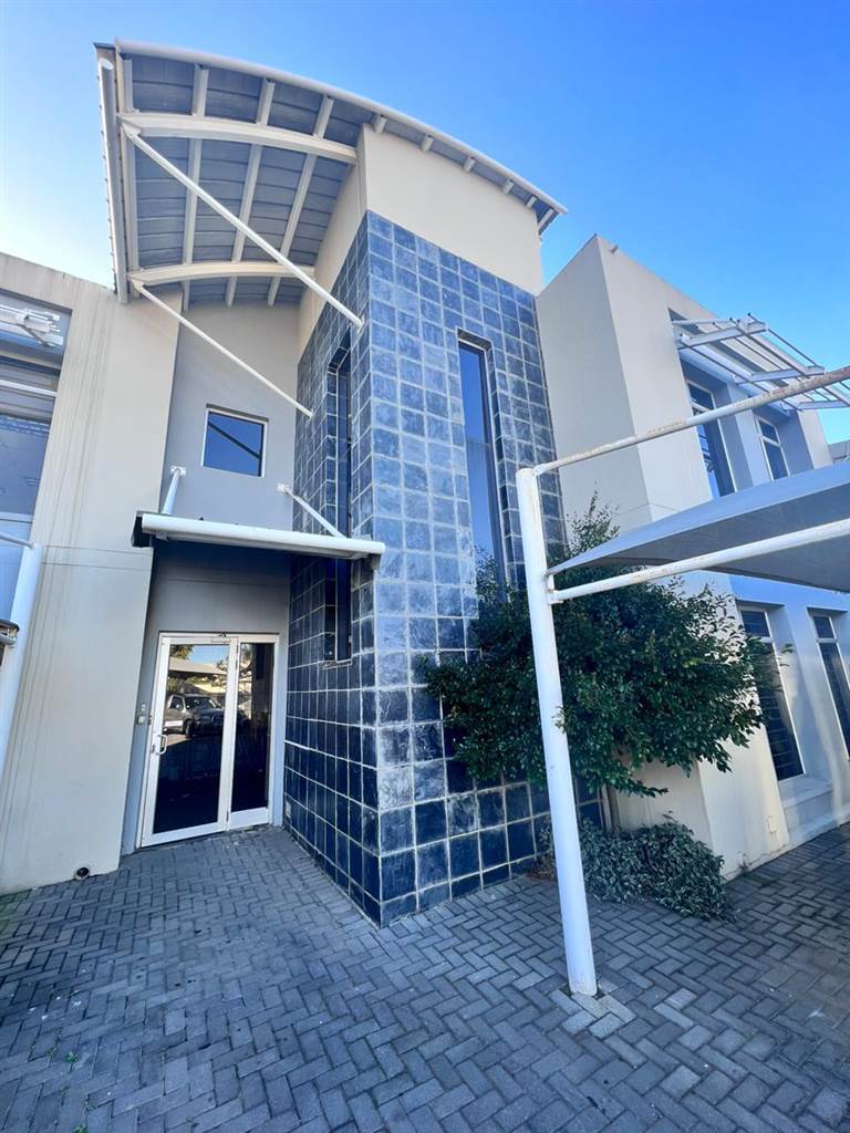 442  m² Commercial space in Constantia Kloof photo number 1