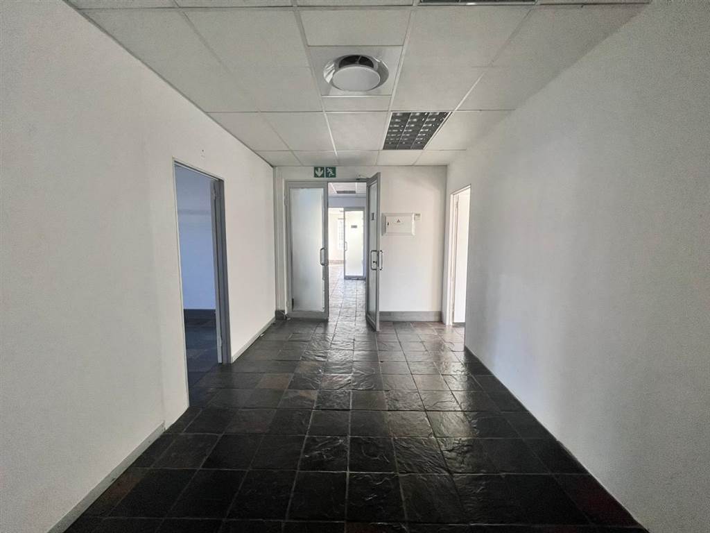 442  m² Commercial space in Constantia Kloof photo number 14