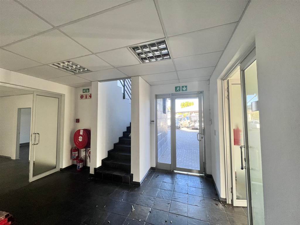 442  m² Commercial space in Constantia Kloof photo number 7