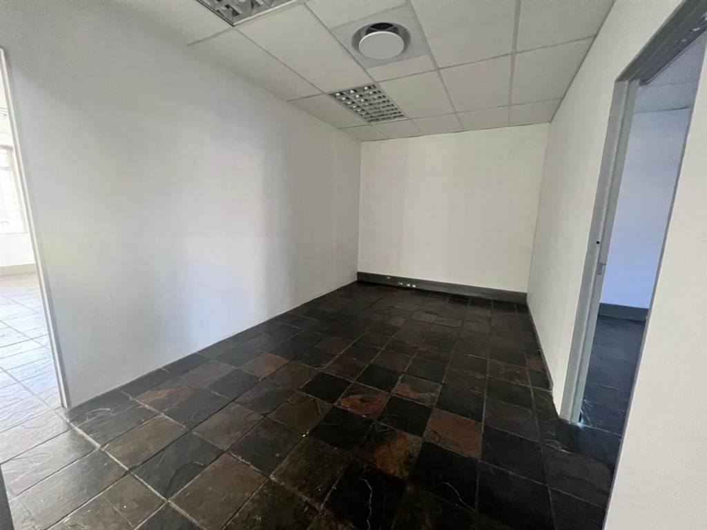 442  m² Commercial space in Constantia Kloof photo number 11