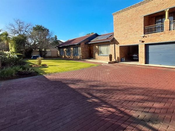 4 Bedroom House 4 Bedroom House