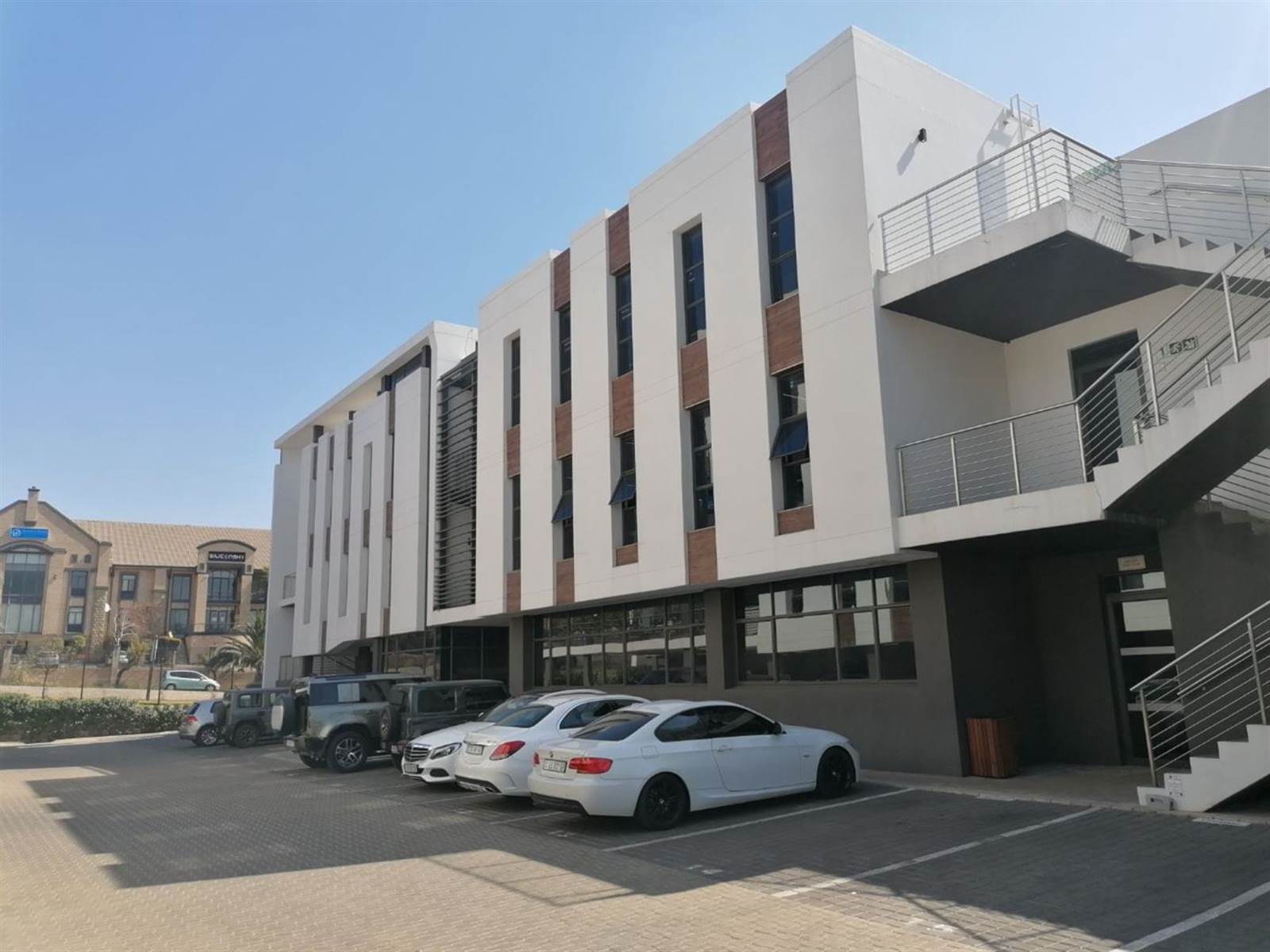652  m² Commercial space in Bryanston photo number 1