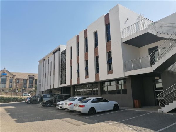 652  m² Commercial space