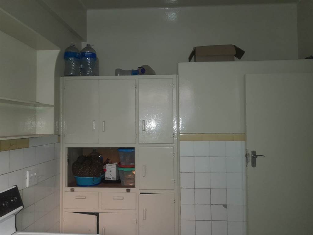1 Bed Apartment in Hillbrow photo number 15