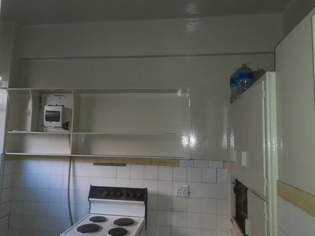 1 Bed Apartment in Hillbrow photo number 14
