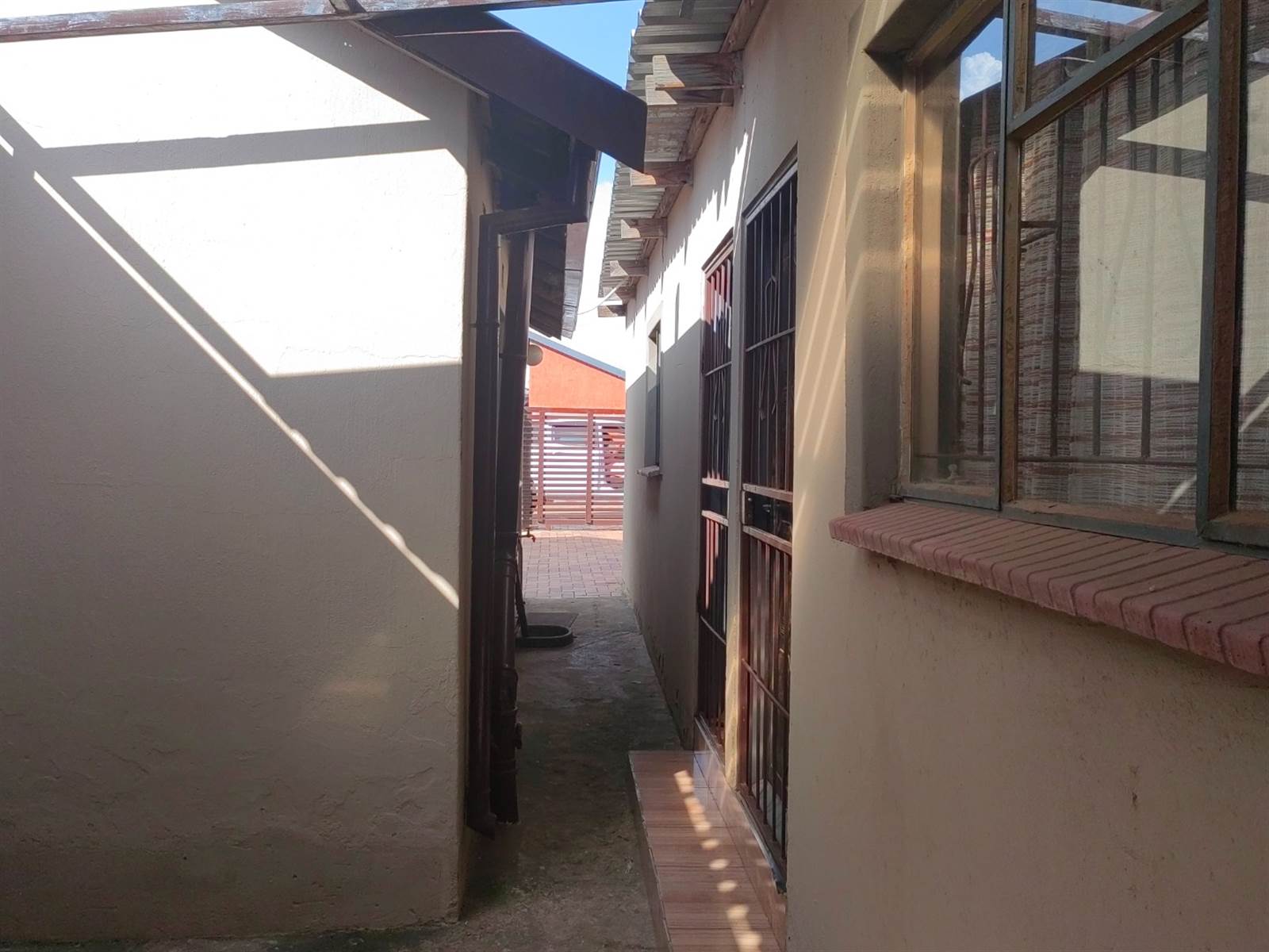 2 Bed House in Tembisa photo number 10