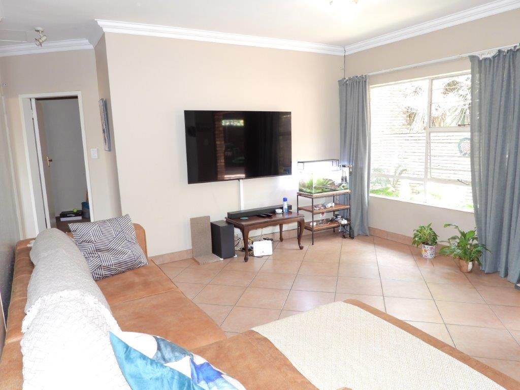 5 Bed House in Highveld photo number 28