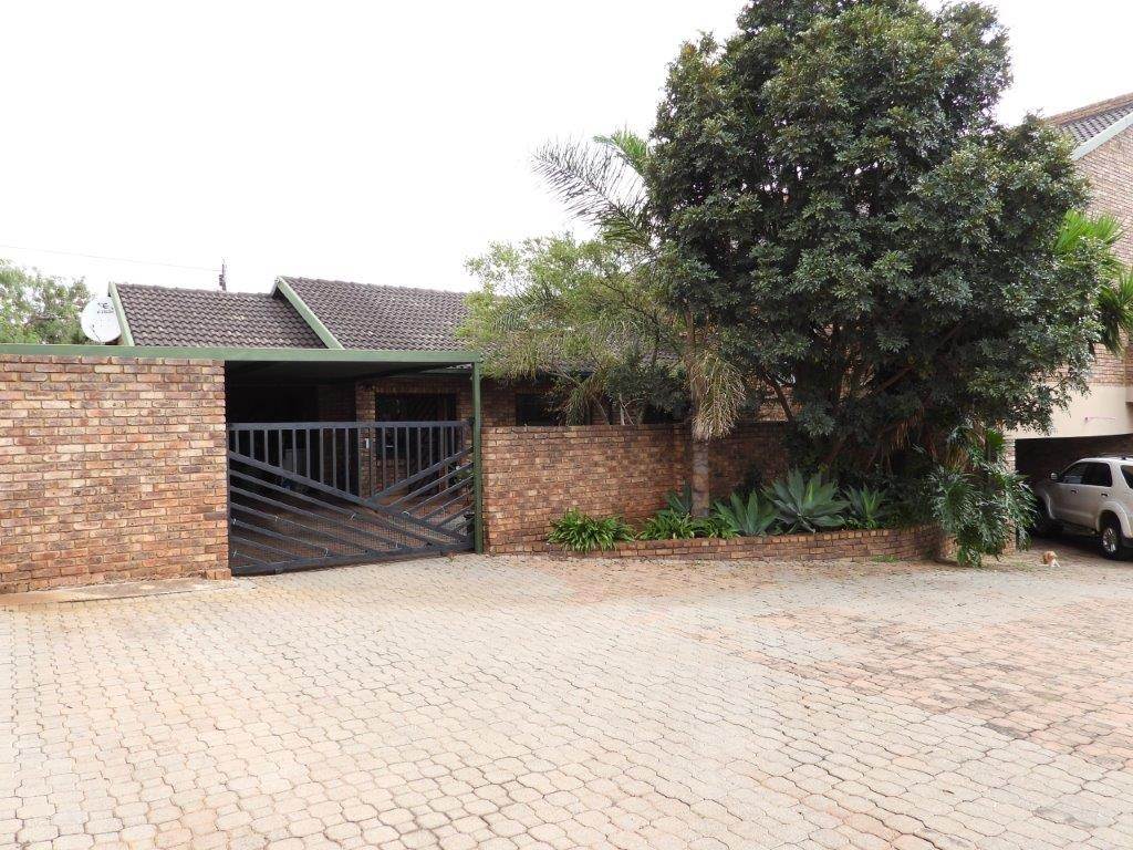 5 Bed House in Highveld photo number 26