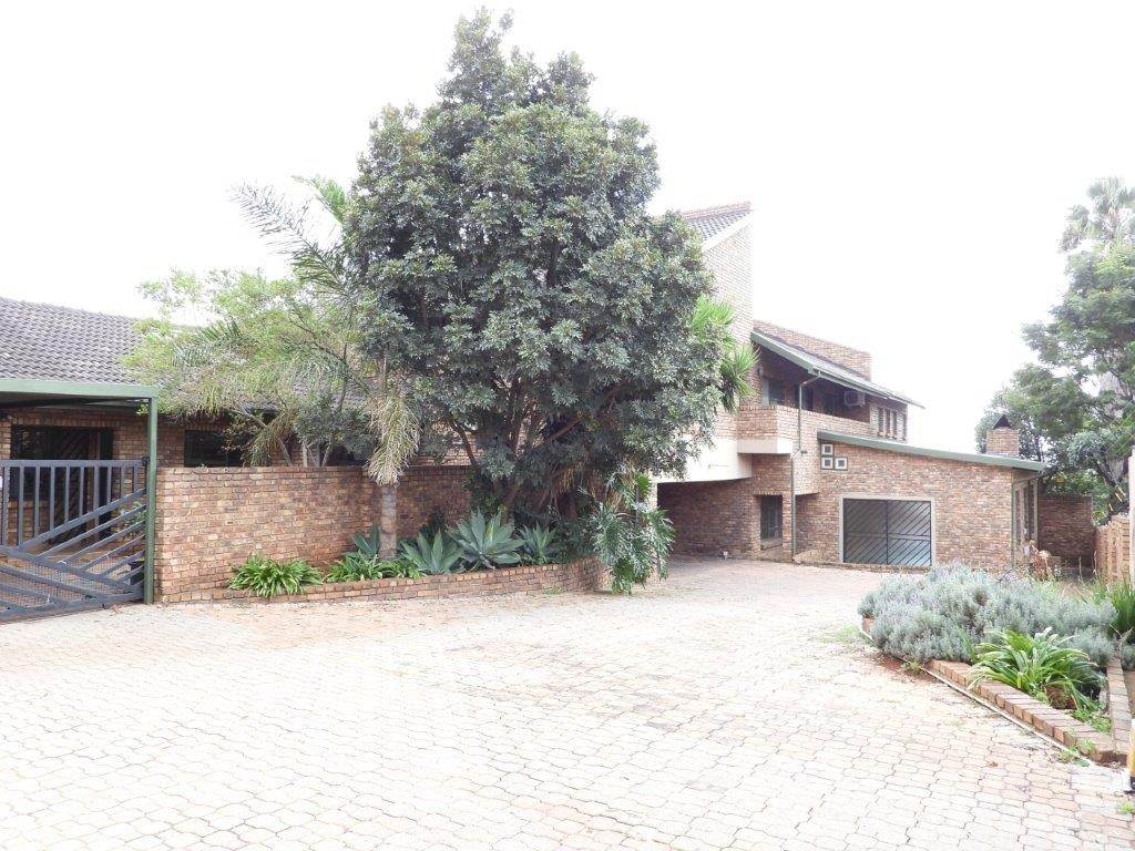 5 Bed House in Highveld photo number 1