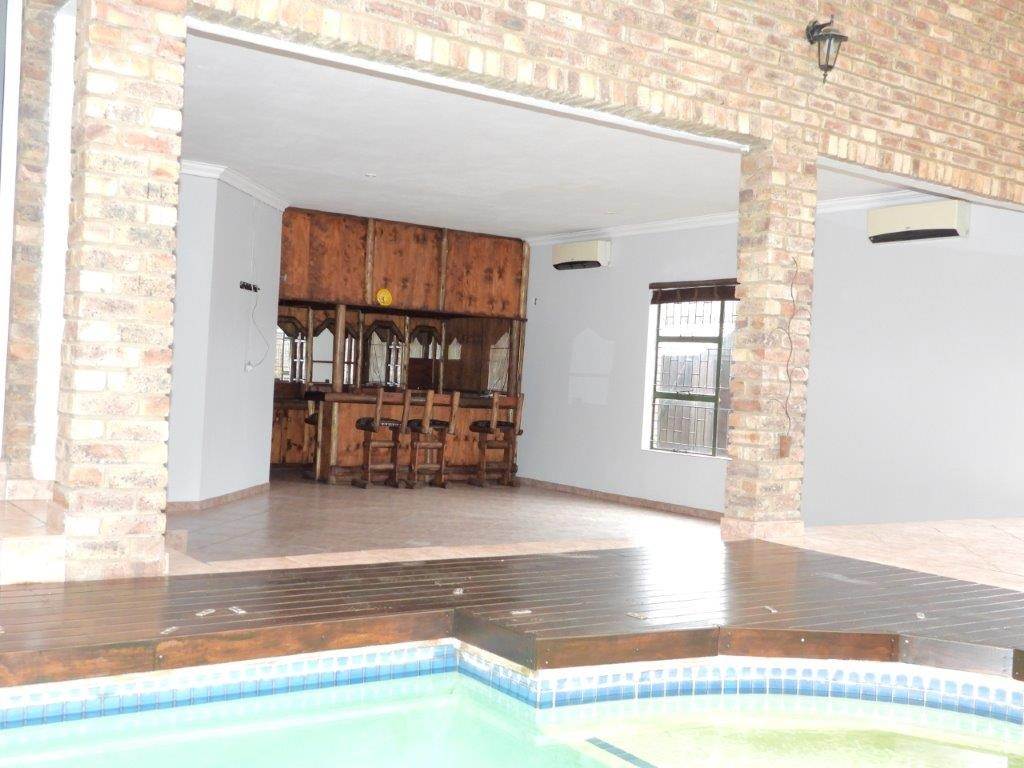 5 Bed House in Highveld photo number 5