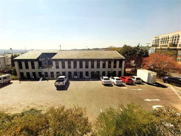 241  m² Commercial space