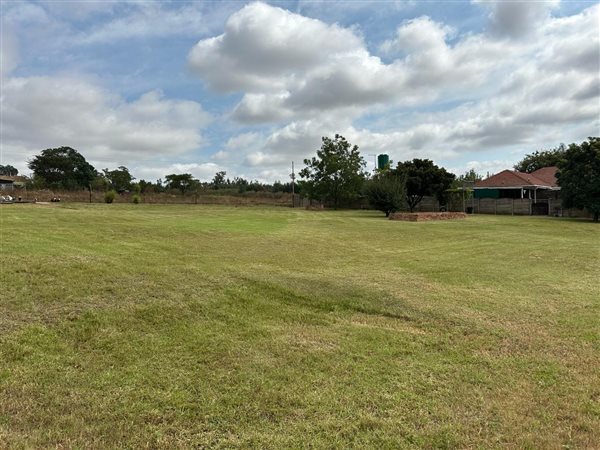 2450 m² Land available in Blanchville