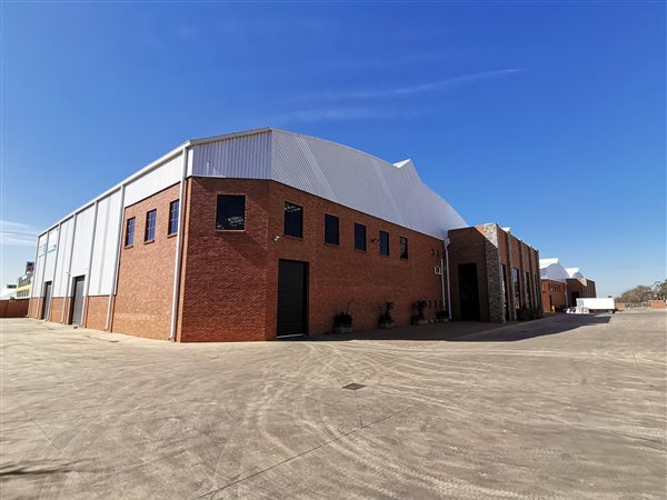 2 270  m² Industrial space