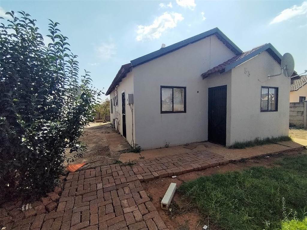 3 Bed House in Lenasia South photo number 3