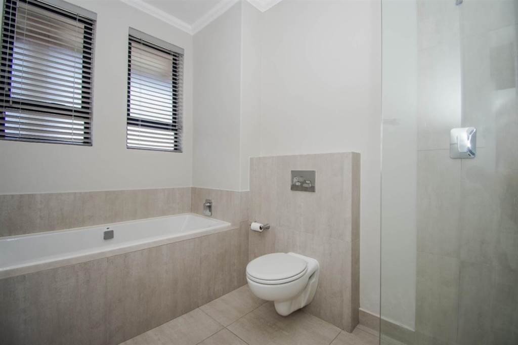 2 Bed Apartment in Croydon photo number 15