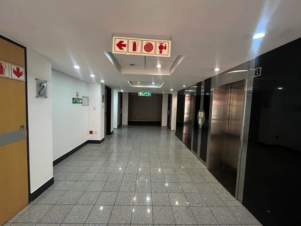 1211  m² Commercial space in Parktown photo number 6