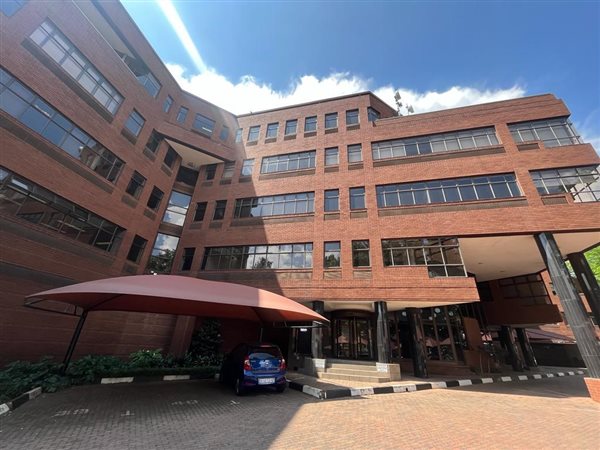 1211  m² Commercial space