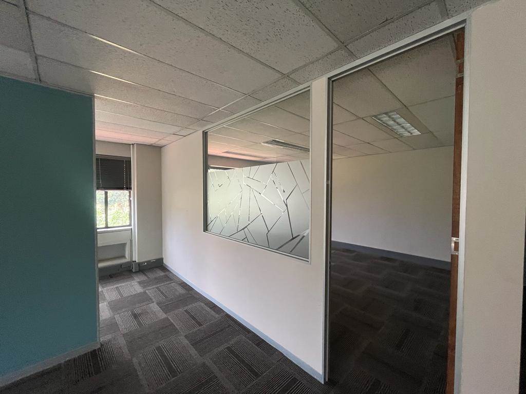 1211  m² Commercial space in Parktown photo number 5