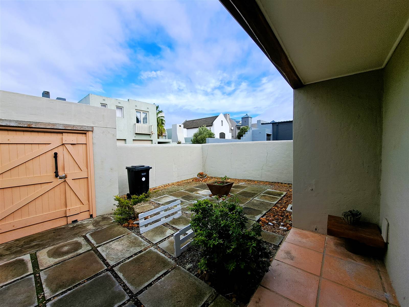 2 Bed Townhouse in Bredasdorp photo number 1