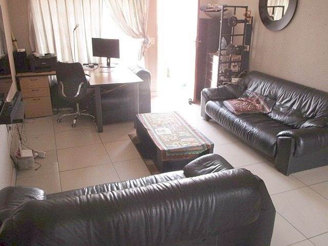 2 Bed Apartment in Isandovale photo number 3