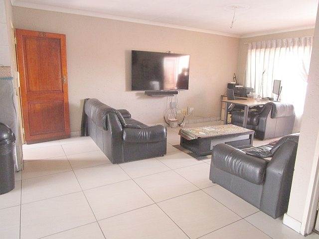 2 Bed Apartment in Isandovale photo number 2