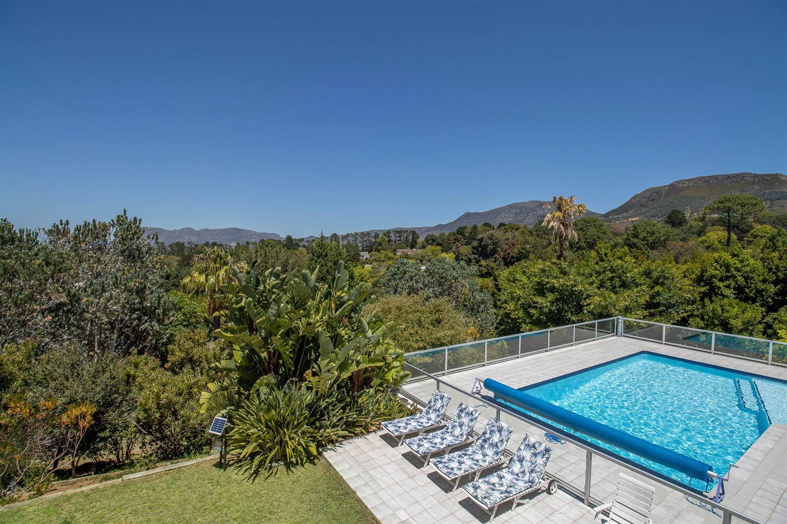 5 Bed House in Upper Constantia photo number 2