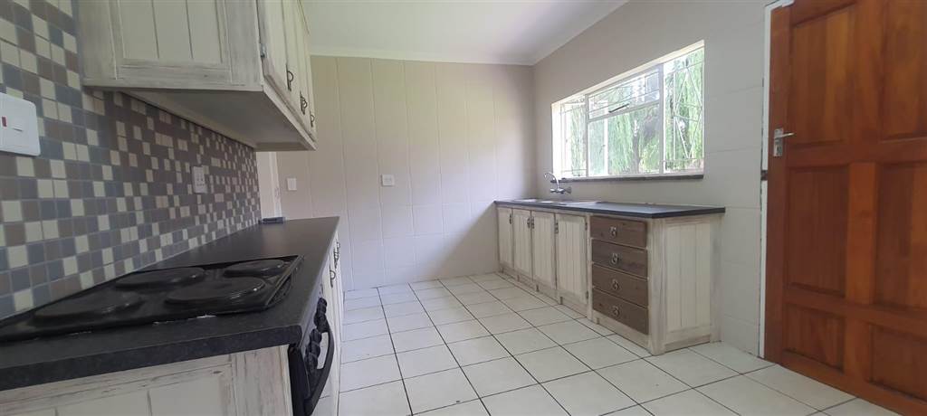 3 Bed House in Rensburg photo number 20