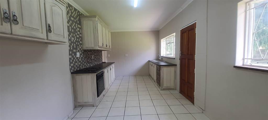 3 Bed House in Rensburg photo number 19