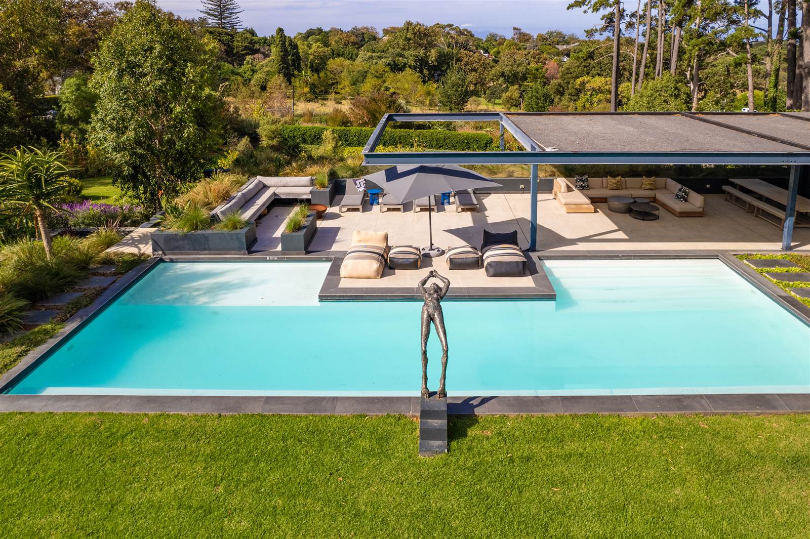 7 Bed House in Constantia photo number 3