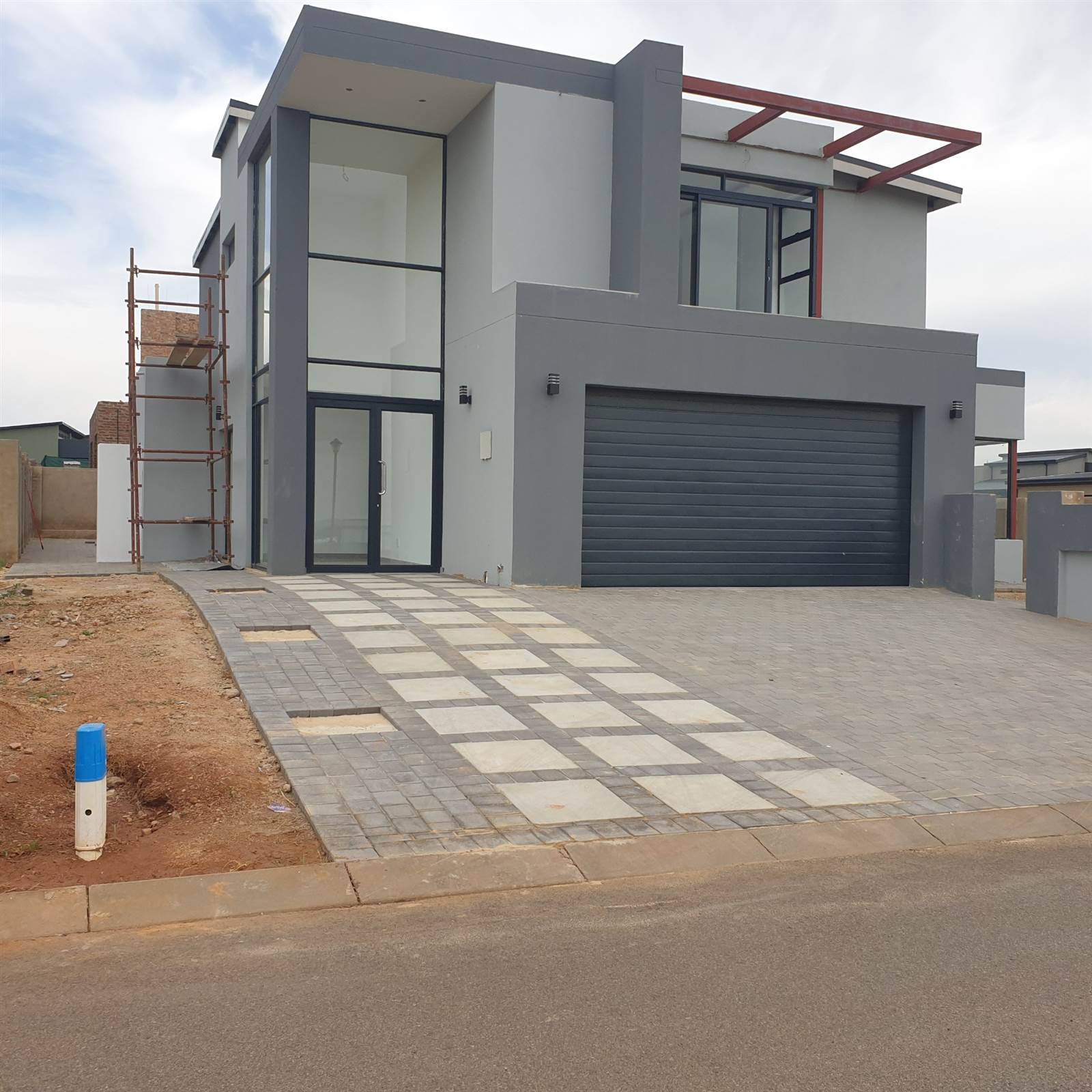 4 Bed House in Swallow Hills Lifestyle Estate photo number 20