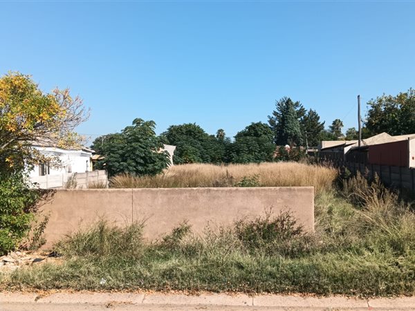 744 m² Land available in Jan Niemand Park