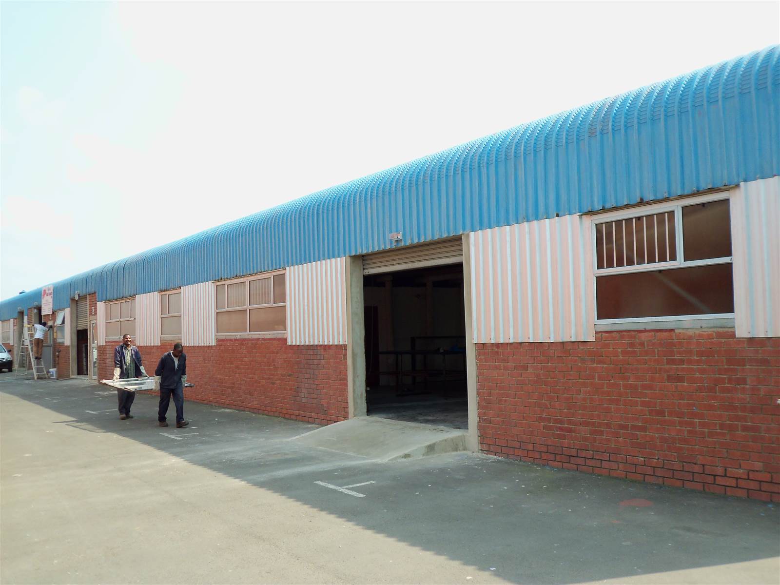 910  m² Industrial space in Alton photo number 2