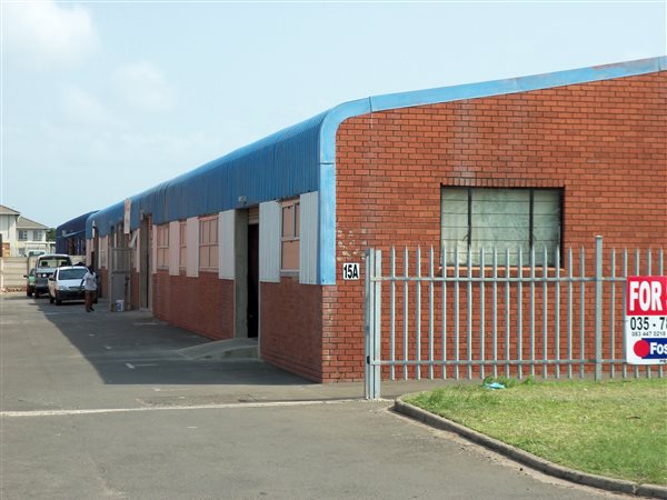 910  m² Industrial space in Alton
