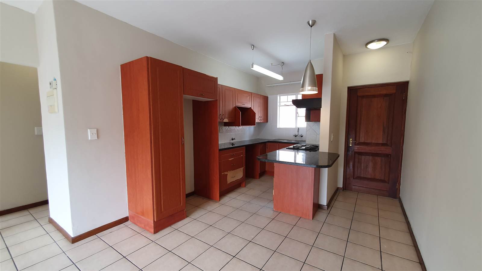 1 Bed Apartment in Sonheuwel photo number 3