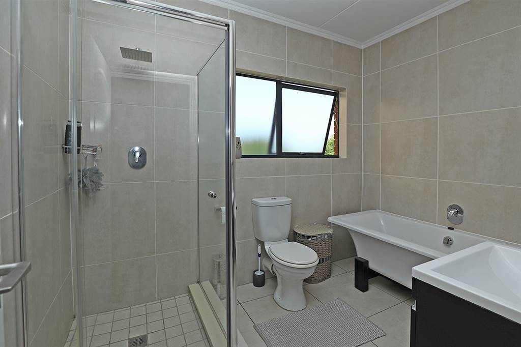 3 Bed Apartment in Kyalami photo number 15