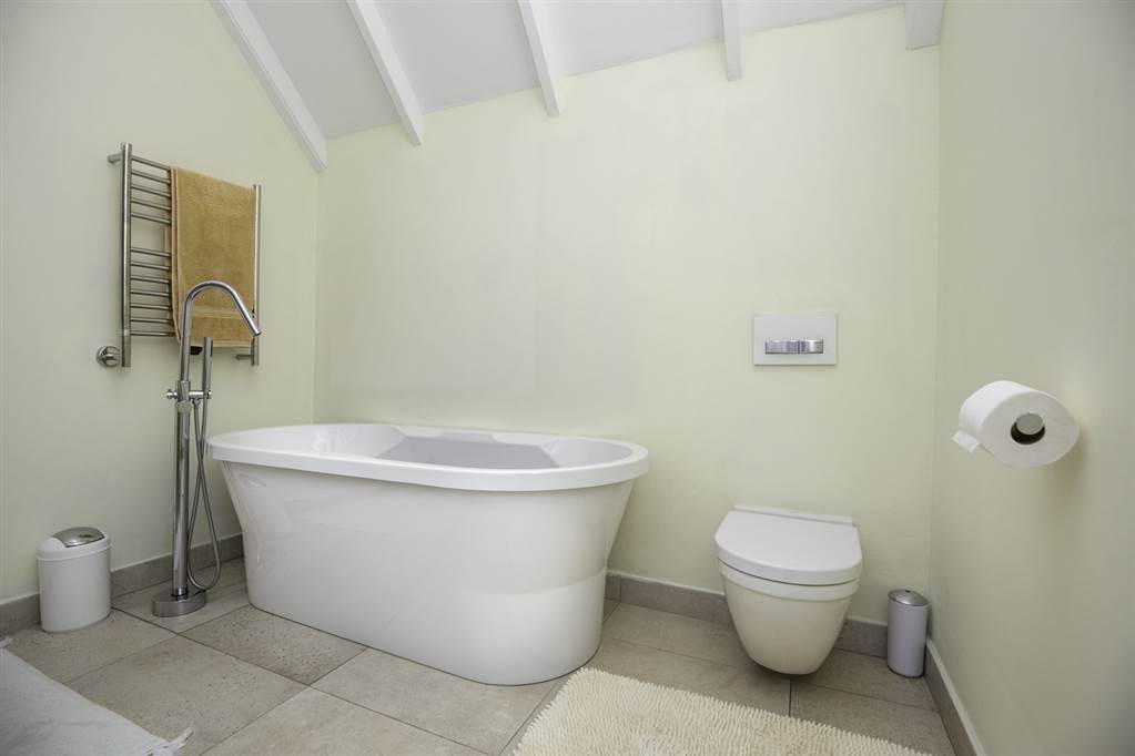3 Bed House in Cotswold Downs Estate photo number 21