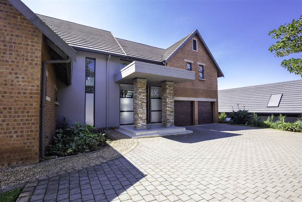 3 Bed House in Cotswold Downs Estate photo number 2