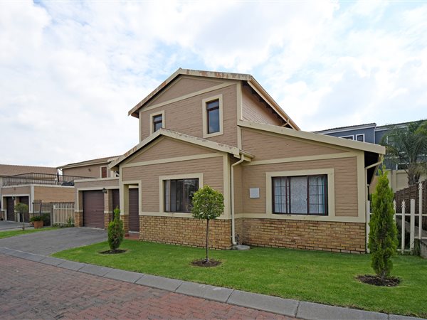 3 Bedroom Townhouse 3 Bedroom Townhouse